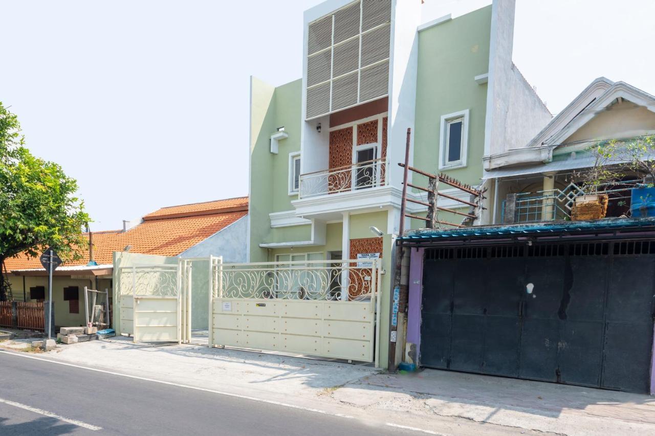Oyo 3706 Griya Tentrem Syariah Lamongan Exteriör bild